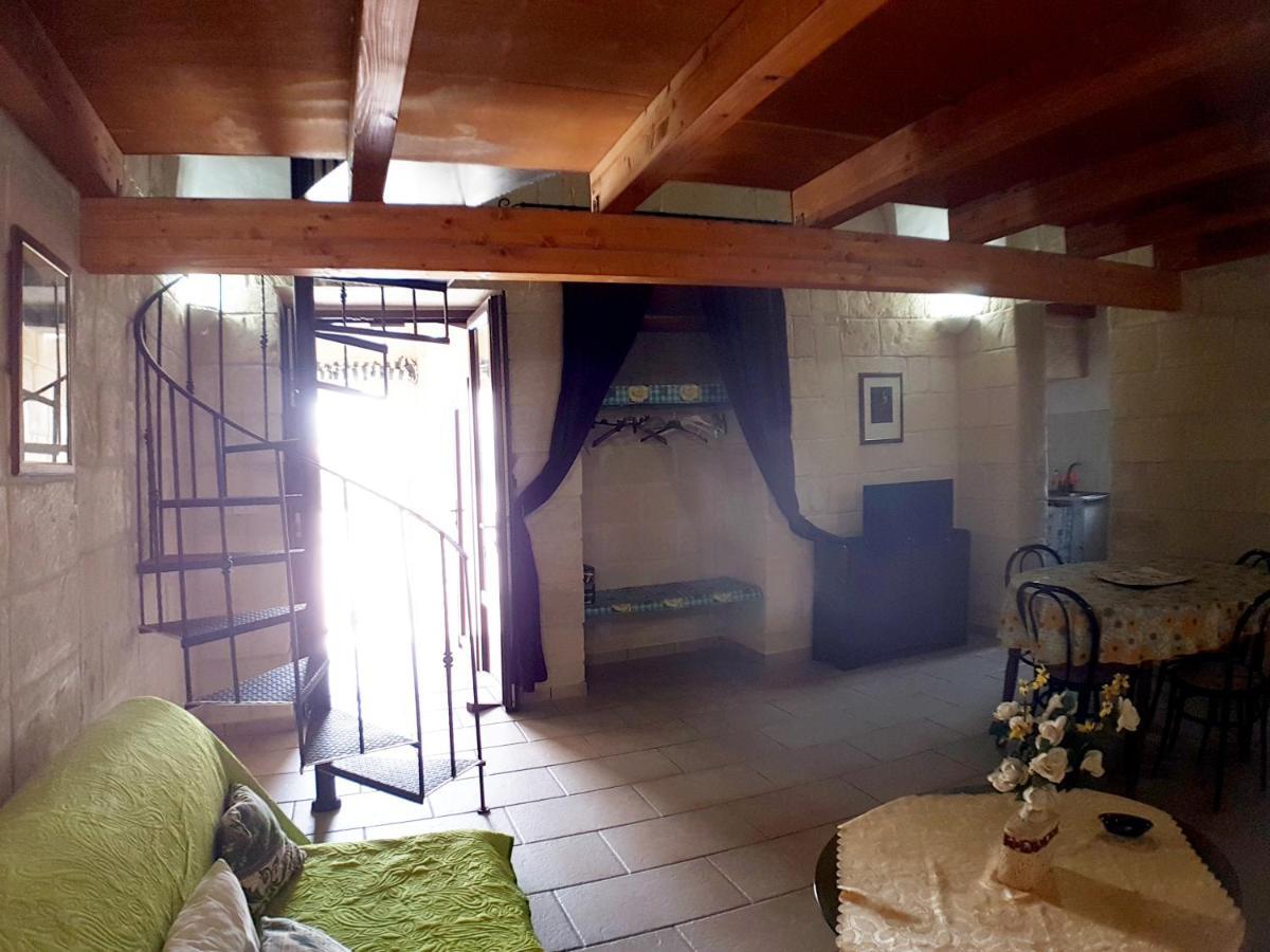 Oikia Vacanze Uggiano La Chiesa Casa Dante Zewnętrze zdjęcie
